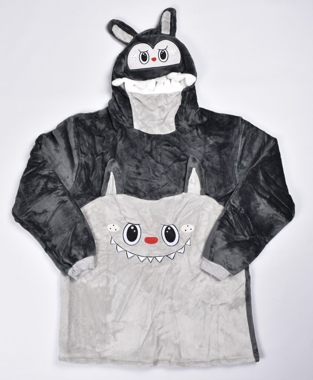 11deef78-a474-47dc-89f3-beba4520b59b_icqt-qa.jpg Maxi Buzo Labubu - Talle "Chico" - Imagen 1