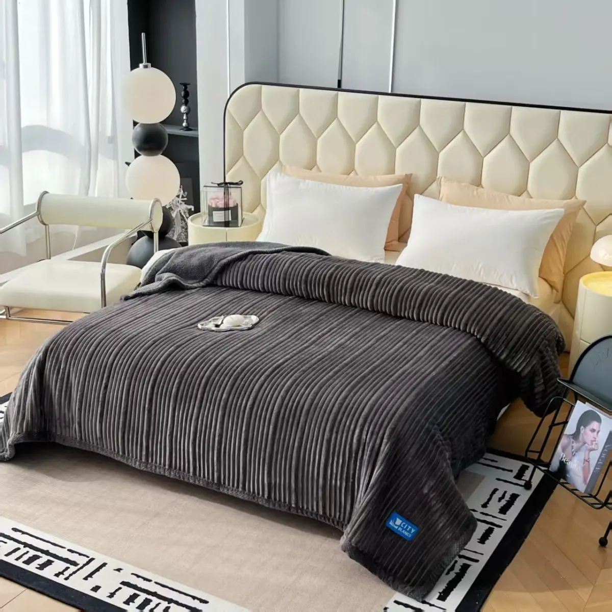 Frazada Rayada Flannel Con Interior De Corderito -  Queen Size - Imagen 2