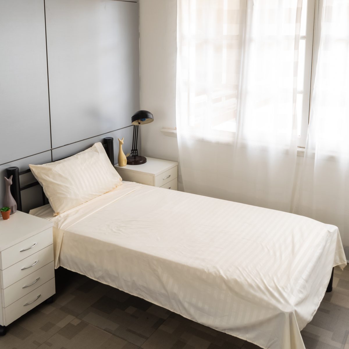 Juego De Sábanas Rayadas Dobby Twin Size 90Gr 3 Piezas Roja - Imagen 4