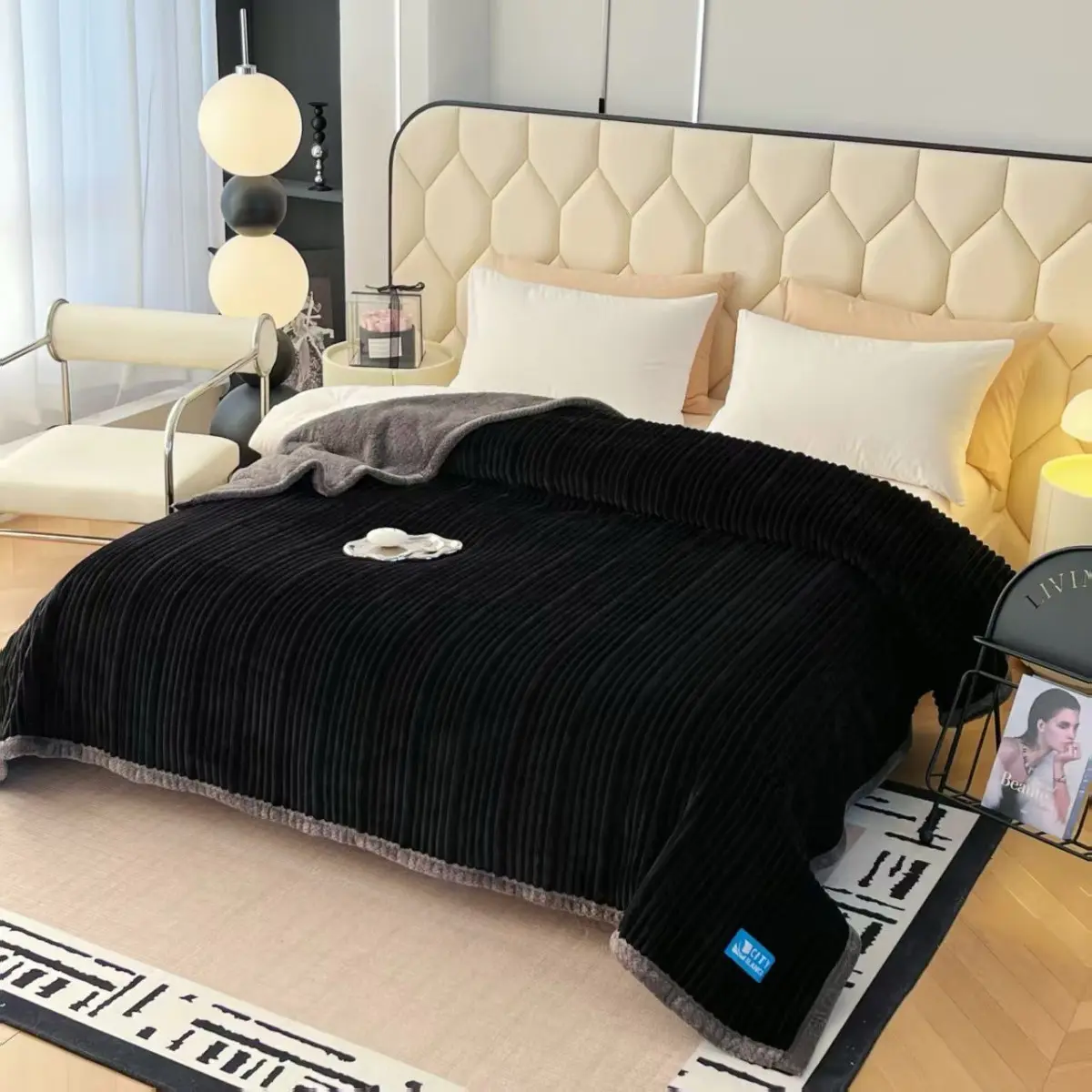 Frazada Rayada Flannel Con Interior De Corderito -  Queen Size - Imagen 1