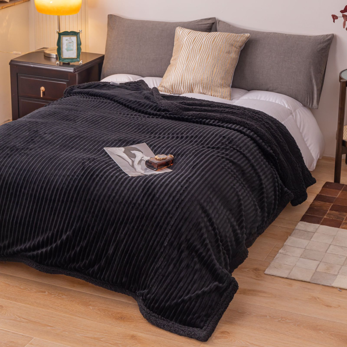 Frazada Lisa Rayada C/Corderito Twin Size 165X240Cm Aprox. - Imagen 2