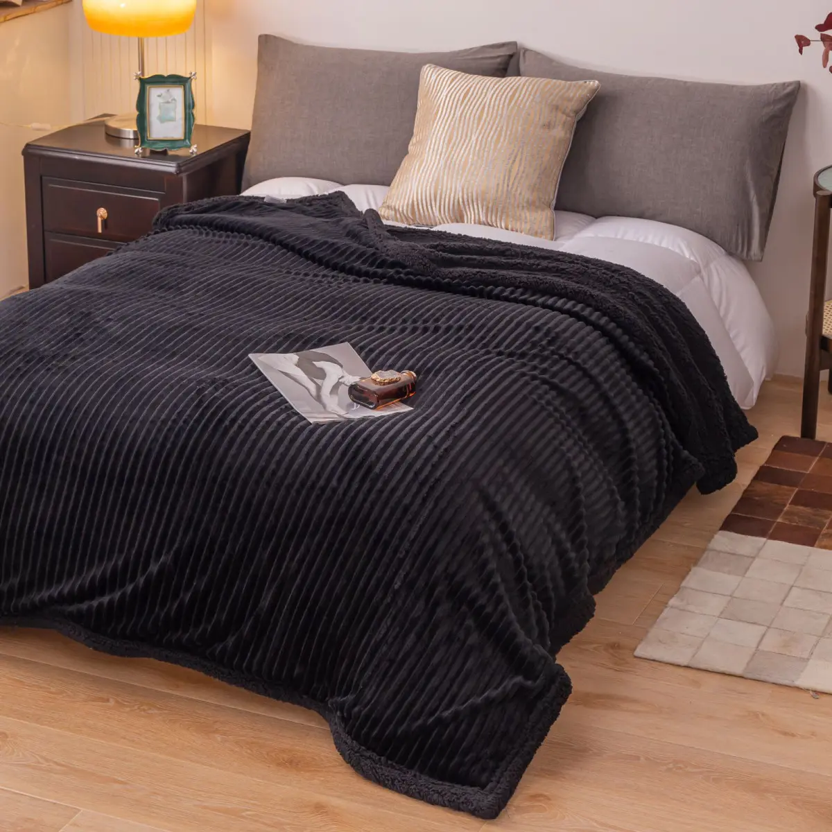 Frazada Lisa Rayada C/Corderito Twin Size 165X240Cm Aprox. - Imagen 2