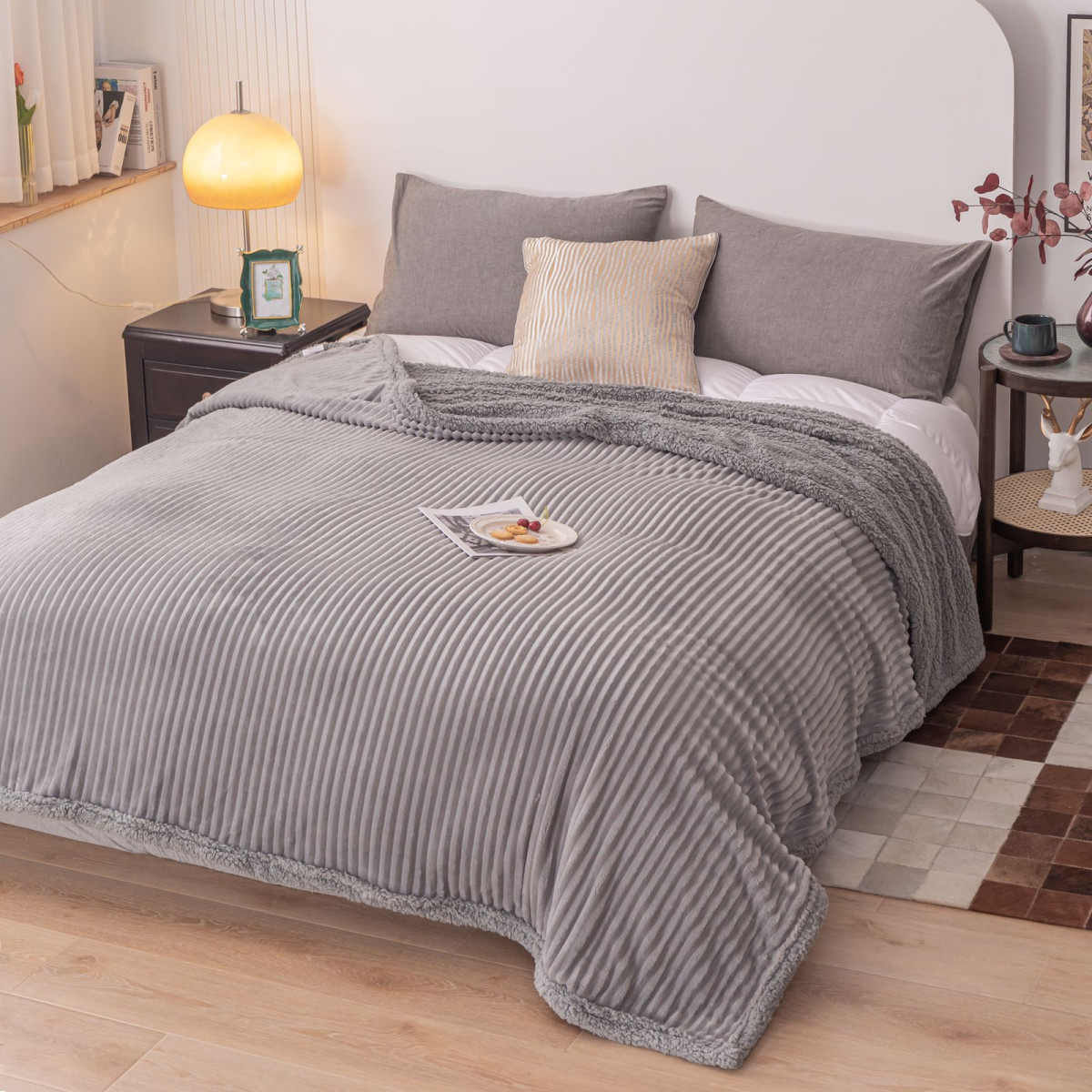 Frazada Lisa Rayada C/Corderito King Size 250X280Cm Aprox. - Imagen 2